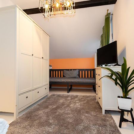 Bed and Breakfast In Longfield Town Кымпулунг-Молдовенеск Экстерьер фото
