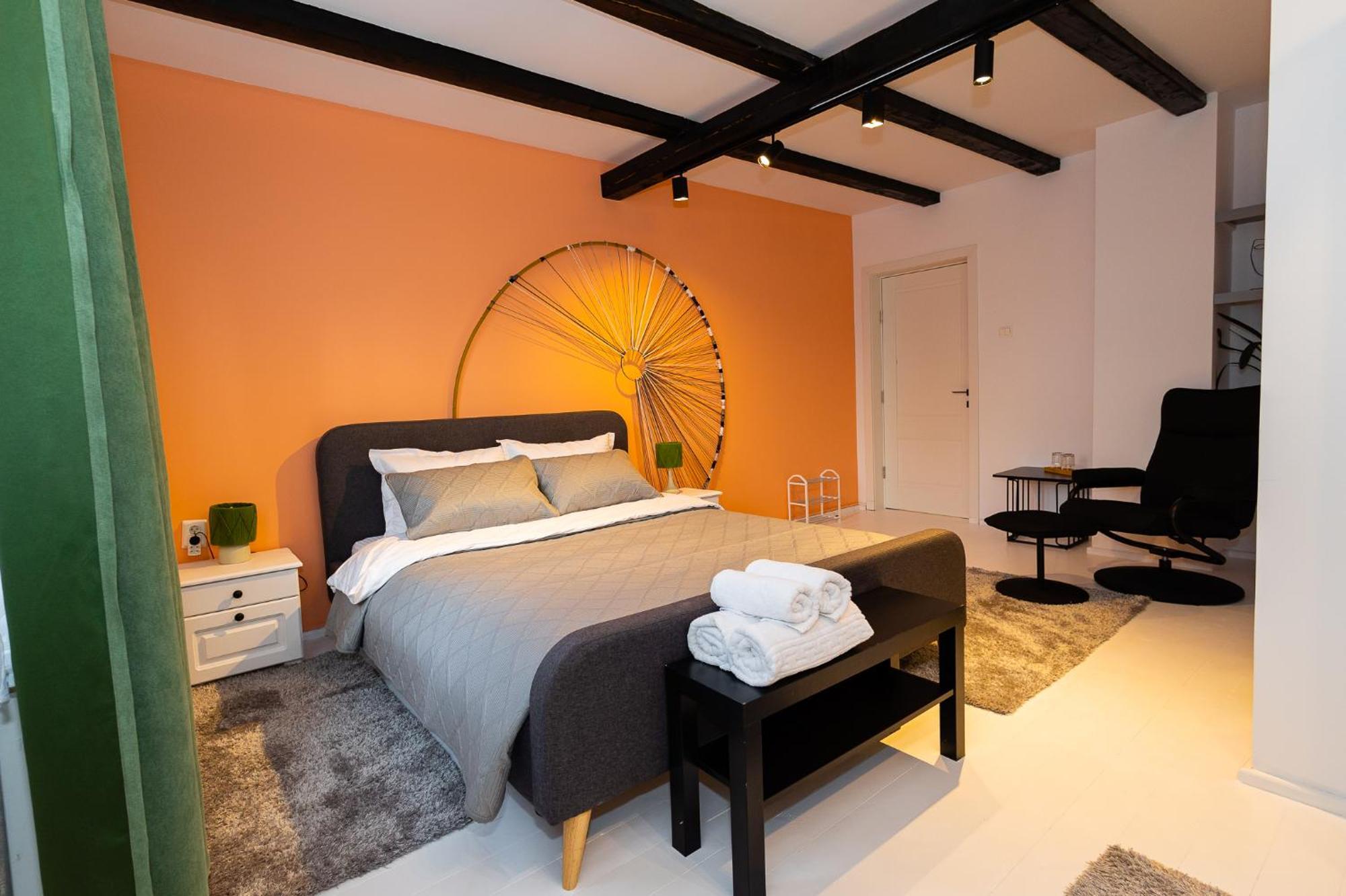 Bed and Breakfast In Longfield Town Кымпулунг-Молдовенеск Экстерьер фото