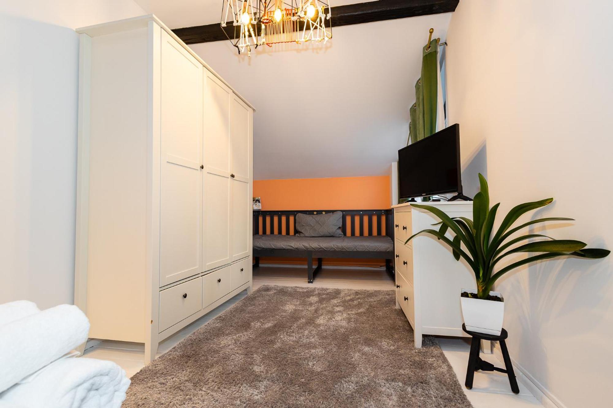 Bed and Breakfast In Longfield Town Кымпулунг-Молдовенеск Экстерьер фото