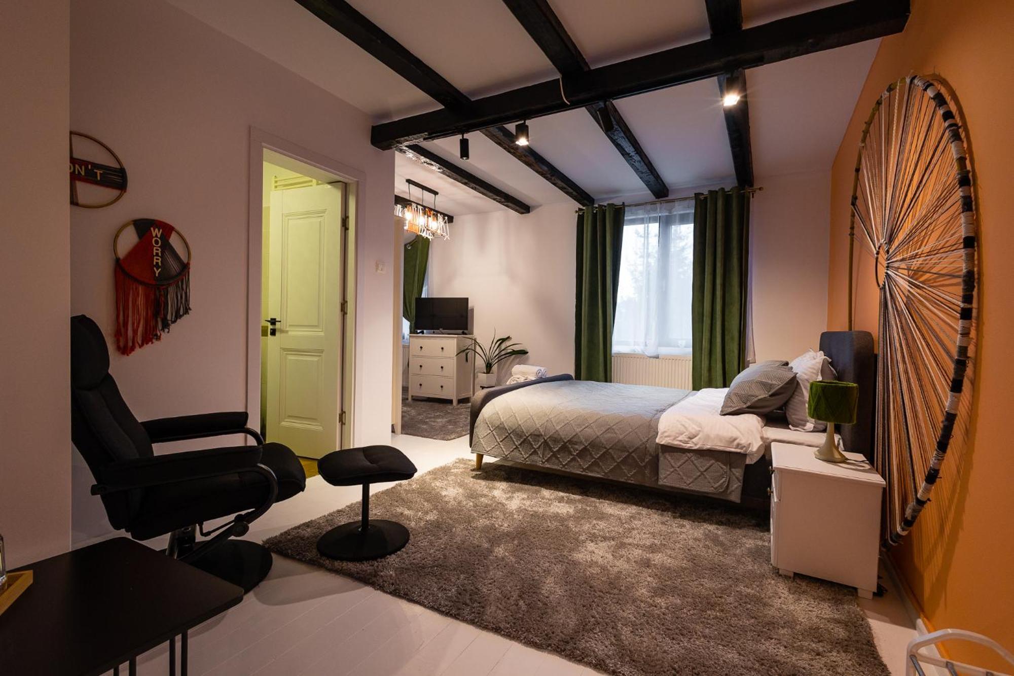 Bed and Breakfast In Longfield Town Кымпулунг-Молдовенеск Экстерьер фото