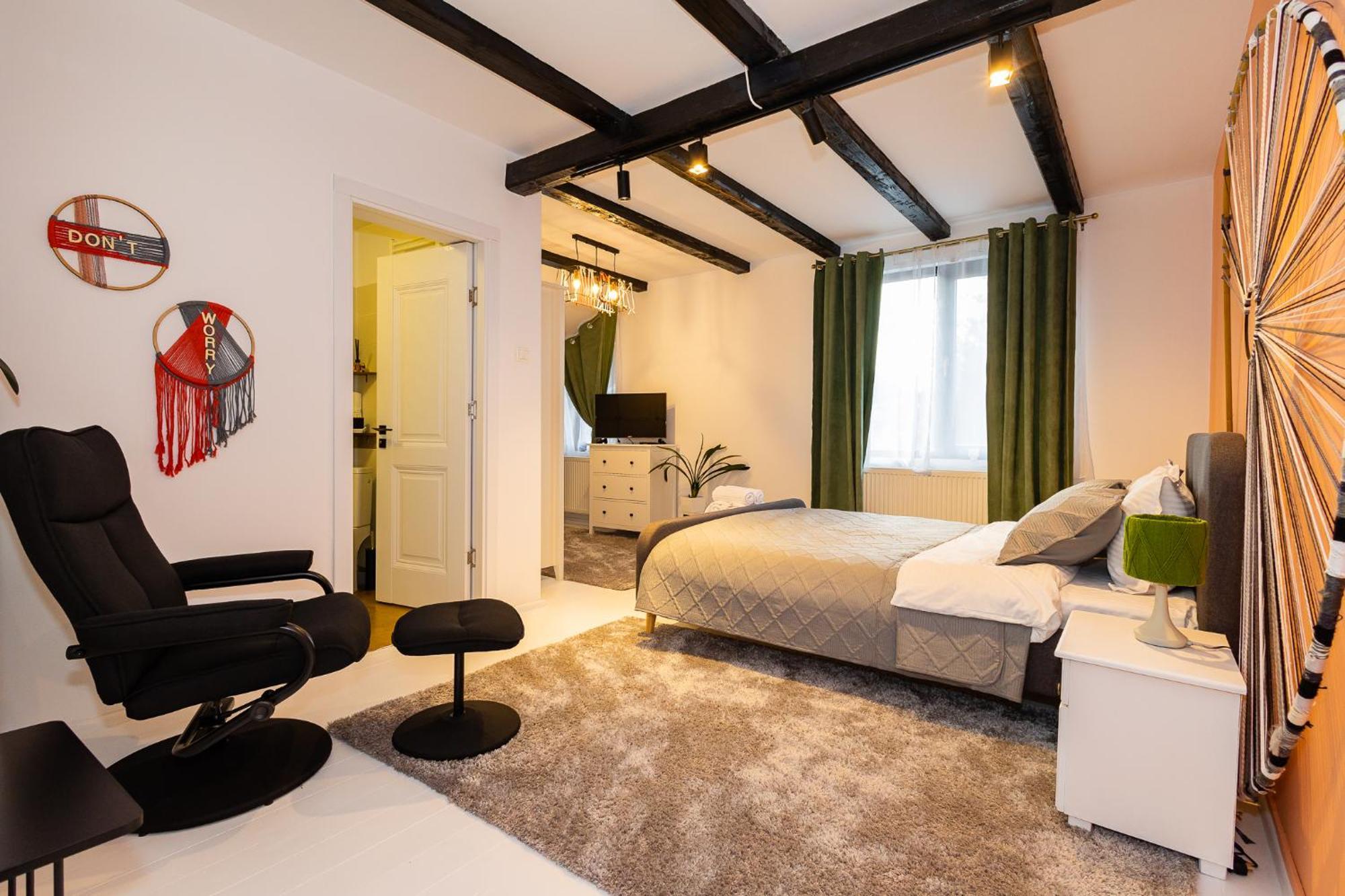 Bed and Breakfast In Longfield Town Кымпулунг-Молдовенеск Экстерьер фото