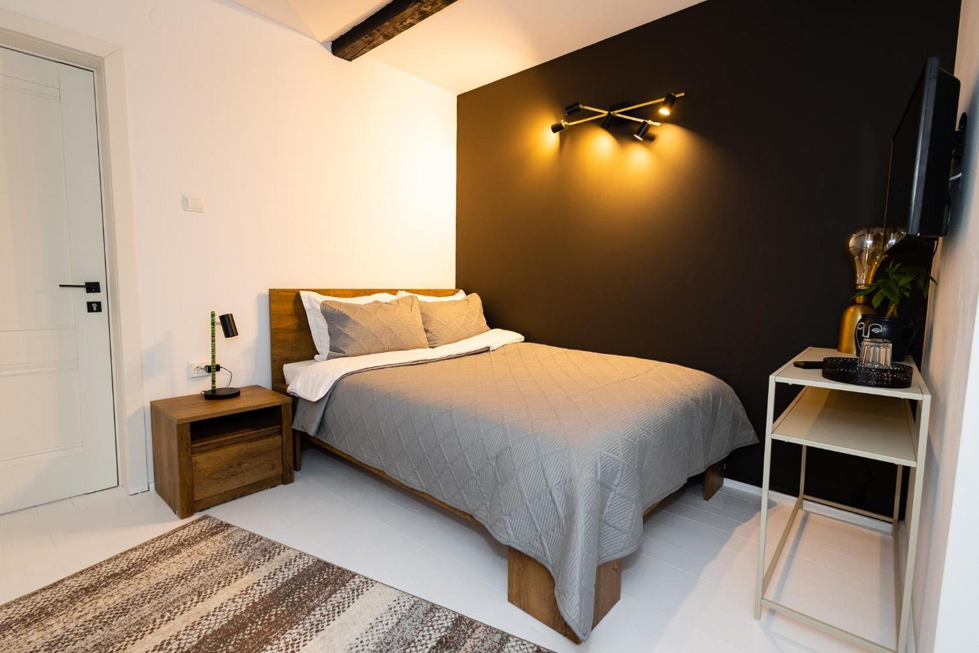 Bed and Breakfast In Longfield Town Кымпулунг-Молдовенеск Экстерьер фото