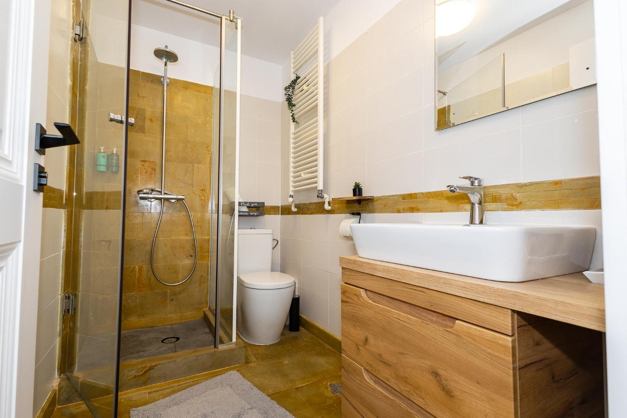 Bed and Breakfast In Longfield Town Кымпулунг-Молдовенеск Экстерьер фото