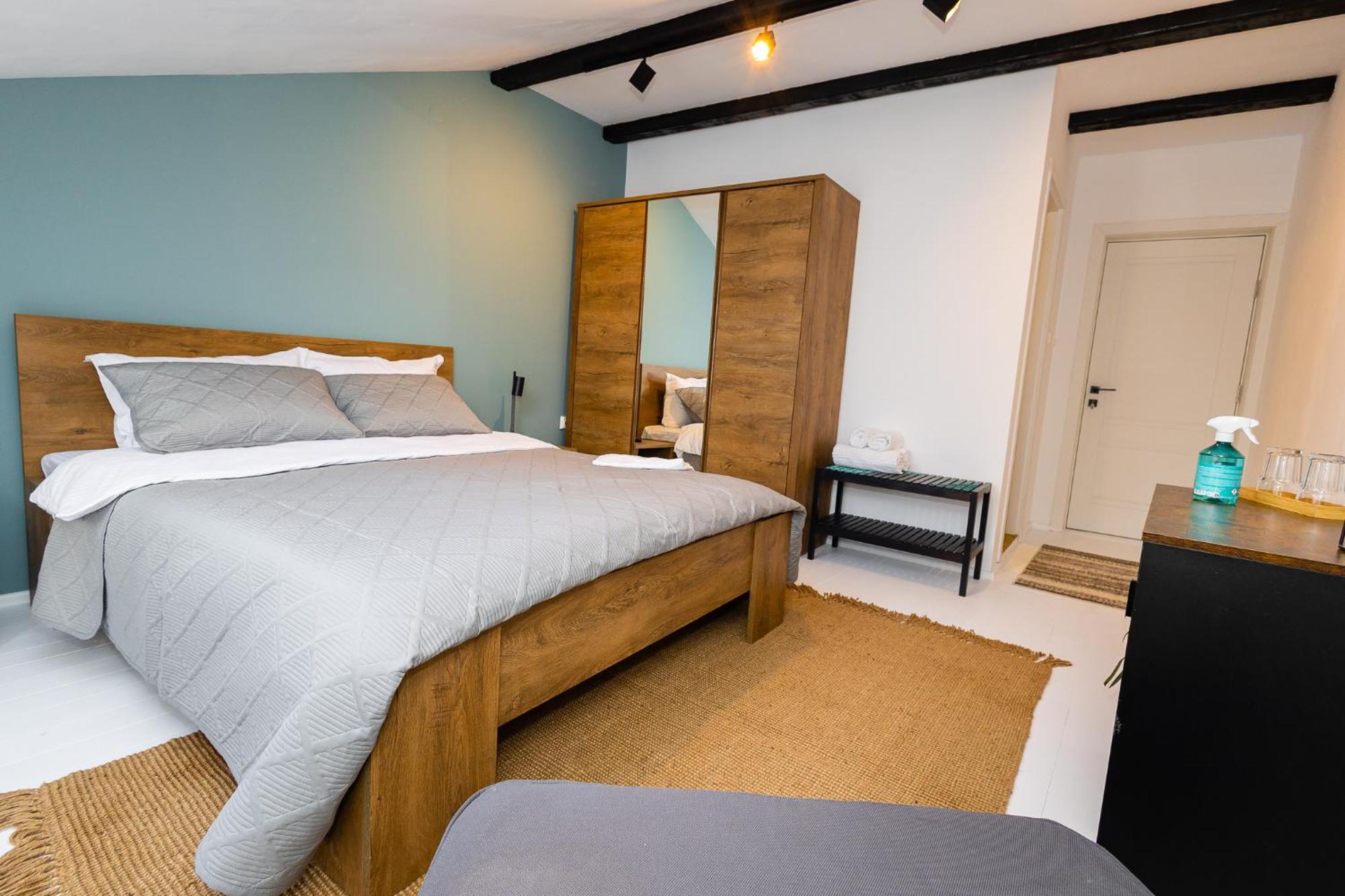 Bed and Breakfast In Longfield Town Кымпулунг-Молдовенеск Экстерьер фото