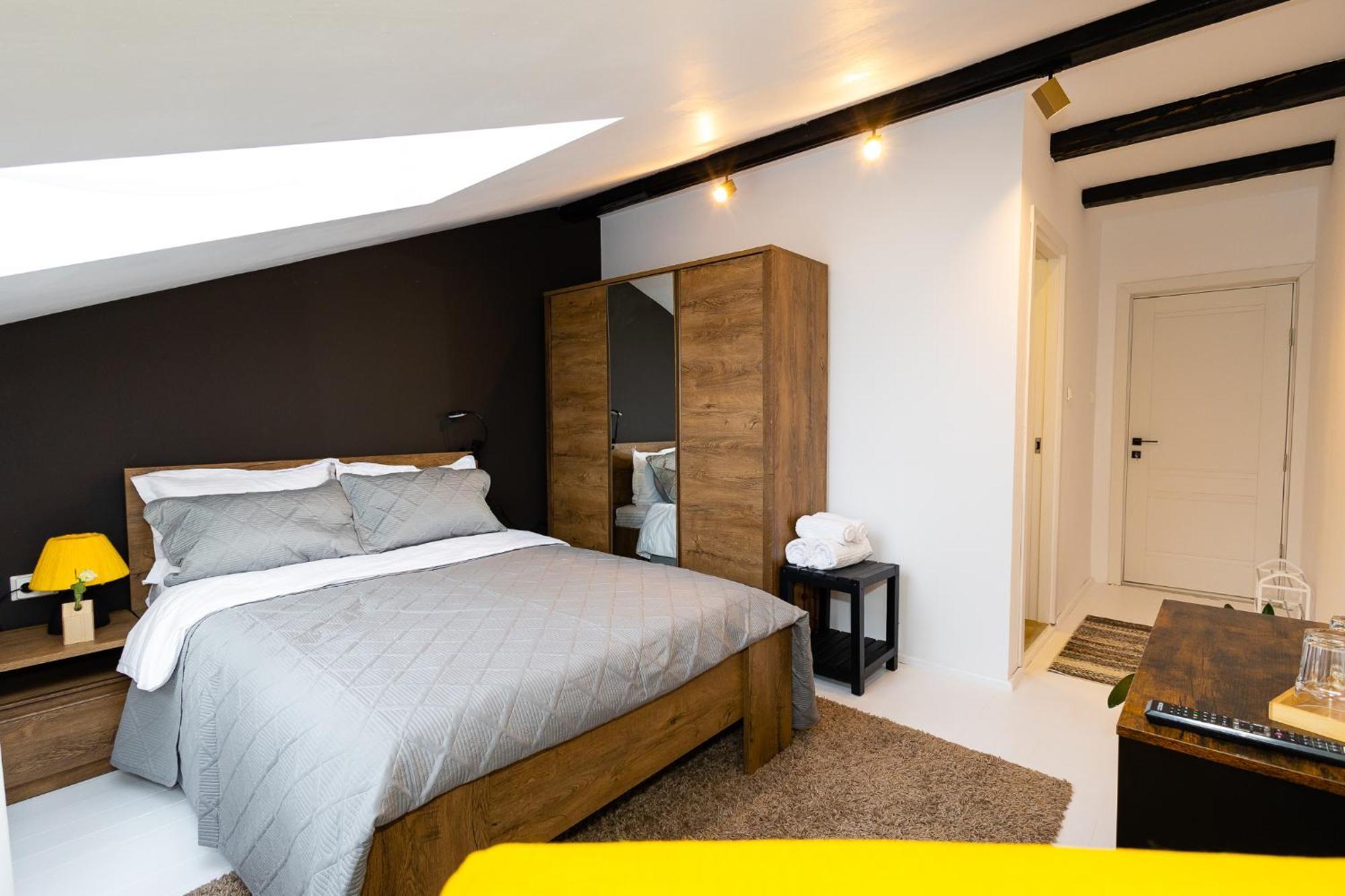 Bed and Breakfast In Longfield Town Кымпулунг-Молдовенеск Экстерьер фото
